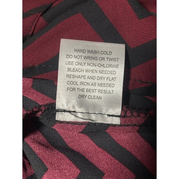 Hippie Rose Blouse Womens Large Chevron Print Long Tab Sleeve Maroon Chevron - Picture 8 of 8